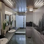 بيت شباب Outdoor Laajis